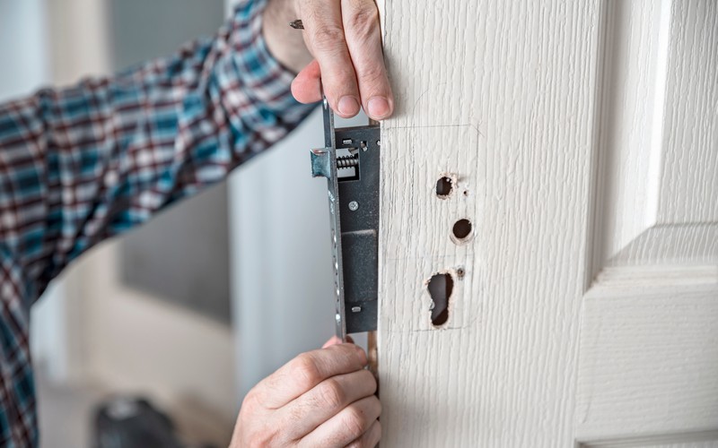 Mobile locksmith repairing damaged locks after a break-in in Las Vegas